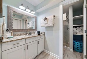 Shower, hair dryer, towels - Affordable updated 2BR family retreat with pool (Gulf Shores)