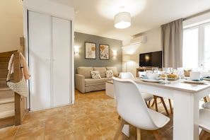 Dining - Maisonnette Duplex Spacieuse avec Terrasse Privée (Sarlat)