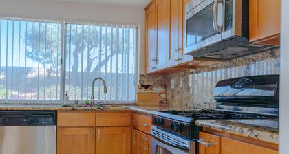 Spacious 4-bedroom house with AC and WiFi in charming Fontana