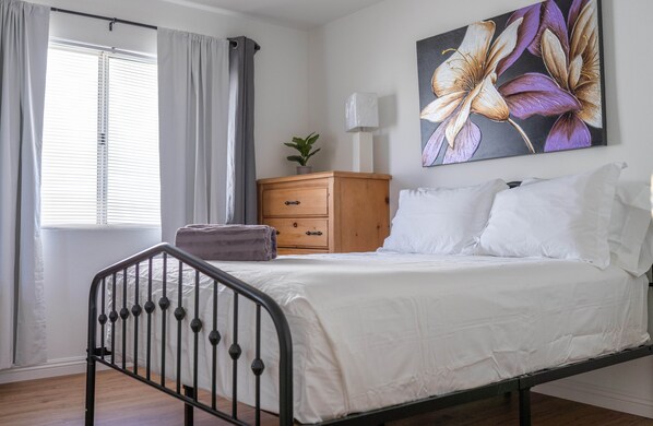 4 bedrooms, iron/ironing board, WiFi, bed sheets
