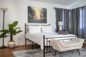 4 habitaciones, tabla de planchar con plancha, wifi y ropa de cama