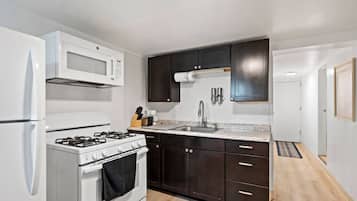 Microwave, oven, coffee/tea maker, cookware/dishes/utensils