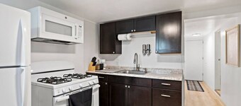 3Cozy Basement Unit Private entrance 2beds