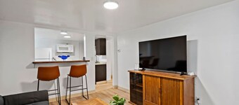 3Cozy Basement Unit Private entrance 2beds