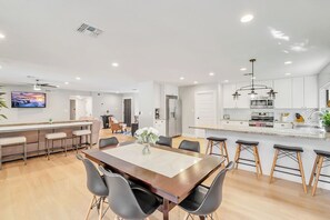 Dining - Desert Dream Getaway w/ Pool and Hot Tub! (Scottsdale)