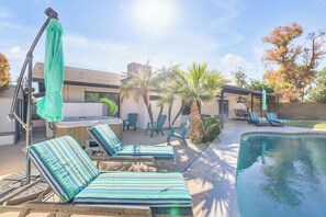 A heated pool - Desert Dream Getaway w/ Pool and Hot Tub! (Scottsdale)