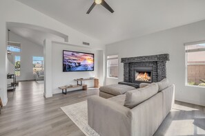 Smart TV, fireplace