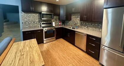 Modern 1 bedroom close to UAA