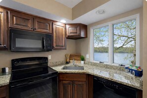 Fridge, microwave, oven, stovetop - The Perch @ Kimberling Crossing (Kimberling City)
