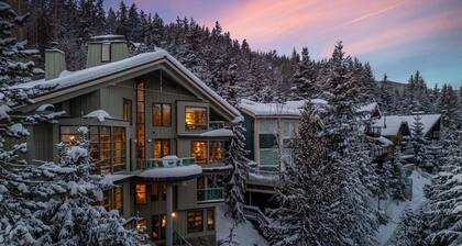 Panoramic views | Private hot tub | BBQ | Parking