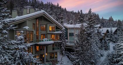 Panoramic views | Private hot tub | BBQ | Parking