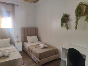 2 bedrooms, iron/ironing board, WiFi, bed sheets - 2 minutes from the streetcar! Elegant and luxurious apartment in the heart of Casablanca (Casablanca)