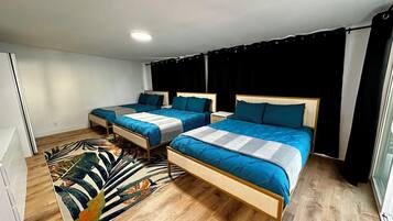 8 chambres, fer et planche à repasser, Wi-Fi, draps fournis