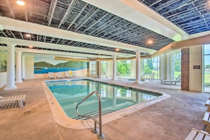 A heated pool - Bernard's Landing Condo - Includes Linens! (Moneta)
