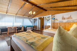 3 bedrooms, iron/ironing board, free WiFi, bed sheets