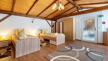 3 makuuhuonetta, silitysrauta/-lauta, ilmainen Wi-Fi, vuodevaatteet