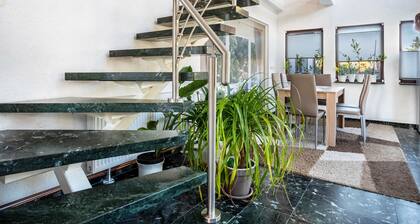 Apartment 'Ferienwohnung Über 2 Etagen' with Private Garden, Balcony and Wi-Fi