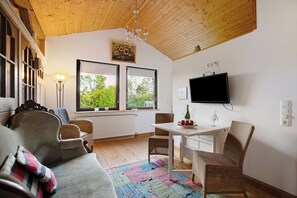 TV - '1-room Apartment Koje 1' with Shared Garden and Wi-Fi (Norddeich)