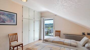 3 bedrooms, free WiFi, bed sheets