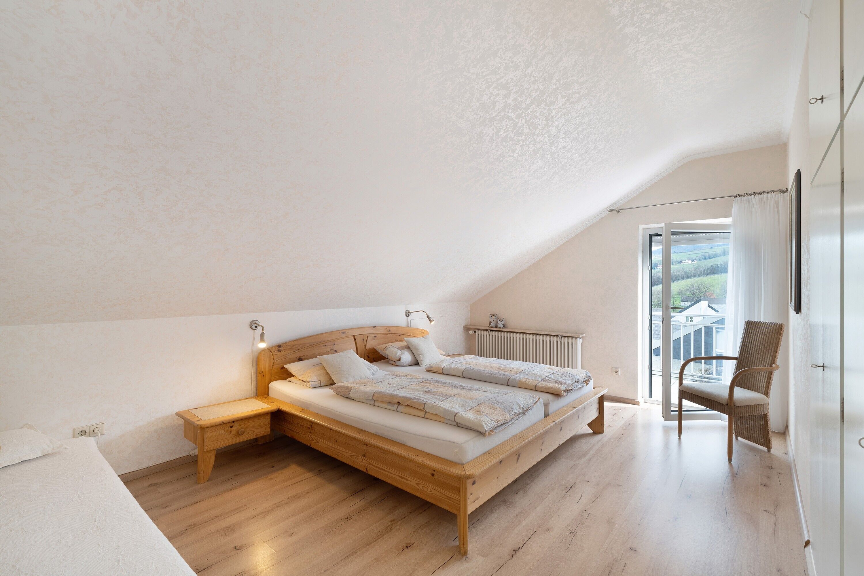 3 多间卧室、免费 WiFi、床单