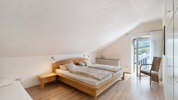 3 多间卧室、免费 WiFi、床单