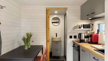 冷蔵庫、オーブン、コンロ、食器洗い機