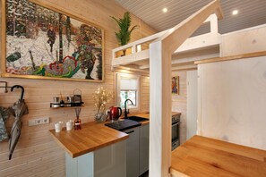 Frigorifero, forno, piano cottura, lavastoviglie