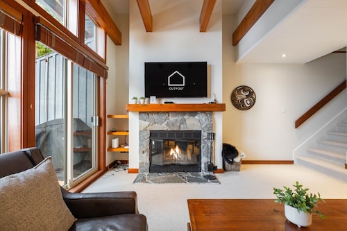 Townhome | BBQ | Pets | Free Parking | Wifi