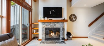 Townhome | BBQ | Pets | Free Parking | Wifi