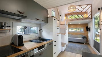 Kühlschrank, Mikrowelle, Herdplatte, Geschirrspüler