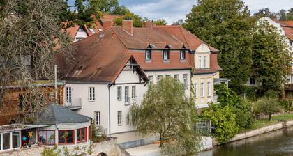 Ferienwohnung 'Saale Fewo Mit Burgblick' mit Seeblick, Gemeinschaftsgarten und Wi-Fi
