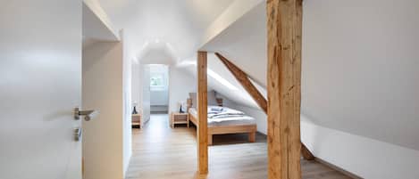 3 bedrooms, WiFi (free), bed sheets