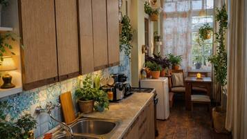 Family Apartment, Mountain View | Free WiFi, bed sheets