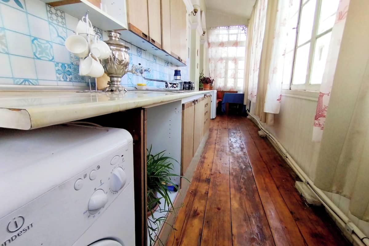 Family Apartment, Mountain View | Private kitchen | Microwave