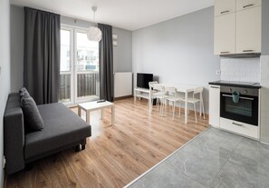 TV - Warszawa-Włochy Excellent Apartment (Warszawa)