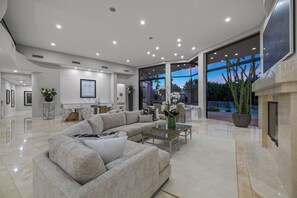 صورة غير مصنفة، 3 من 50، زرّ