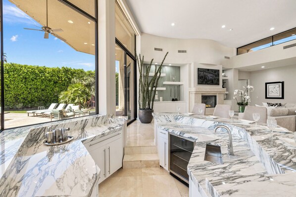 Interior - 'Sun Stone' Half an acre in Rancho Mirage (Rancho Mirage)