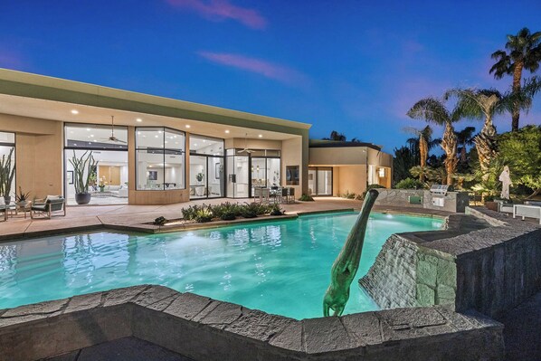 Unclassified image, 1 of 50, button - 'Sun Stone' Half an acre in Rancho Mirage (Rancho Mirage)