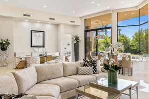 صورة غير مصنفة، 4 من 50، زرّ