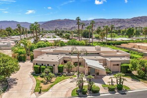 Exterior - 'Sun Stone' Half an acre in Rancho Mirage (Rancho Mirage)