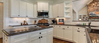 Mountain Manor - Mountain views and luxurious comfort in Big Canoe!