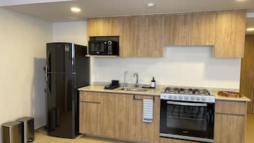 Fridge, microwave, oven, coffee/tea maker