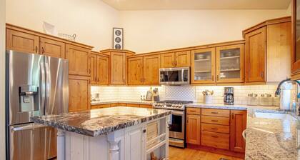 Cranbrook Cottage - Family Home + Hot Tub + Pool Table