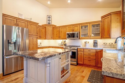 Cranbrook Cottage - Family Home + Hot Tub + Pool Table