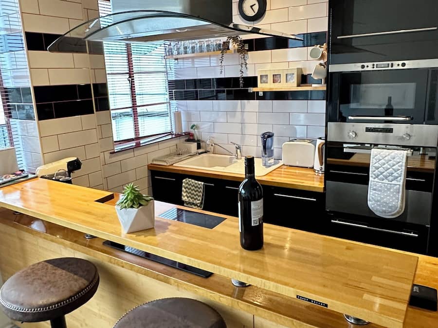 Căn hộ Tiêu chuẩn, quang cảnh thành phố | Khu phòng khách | Smart TV 43-inch có truyền hình kỹ thuật số, Netflix, dịch vụ stream