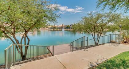 Beautiful Ahwatukee Condo 2 King beds Heated Pool Jacuzzi and Gym!