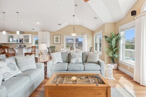 TV, caminetto, tavolo da calcetto