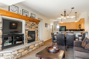 Smart TV, fireplace