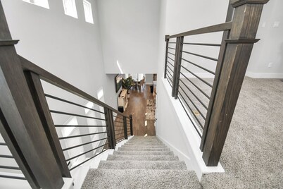 30% Off! Beautiful 3-Bedroom House – A Must-See!