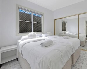 1 bedroom, iron/ironing board, WiFi, bed sheets